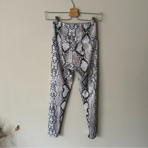 Onzie Snake Print Legging on White Size XS - Picture 6 of 8